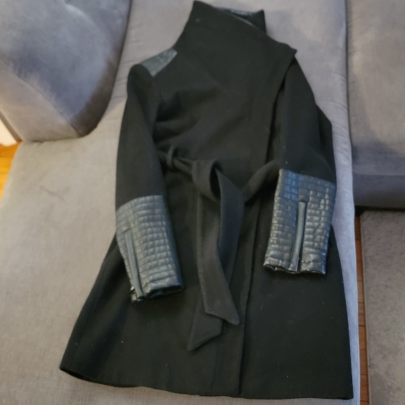 Badgley Mischka Belle lorian black wool coat faux leather belted sz S - Picture 5 of 8